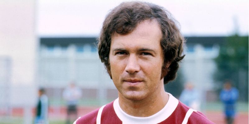 Franz Beckenbauer được mệnh danh là "Hoàng Đế Bóng Đá"
